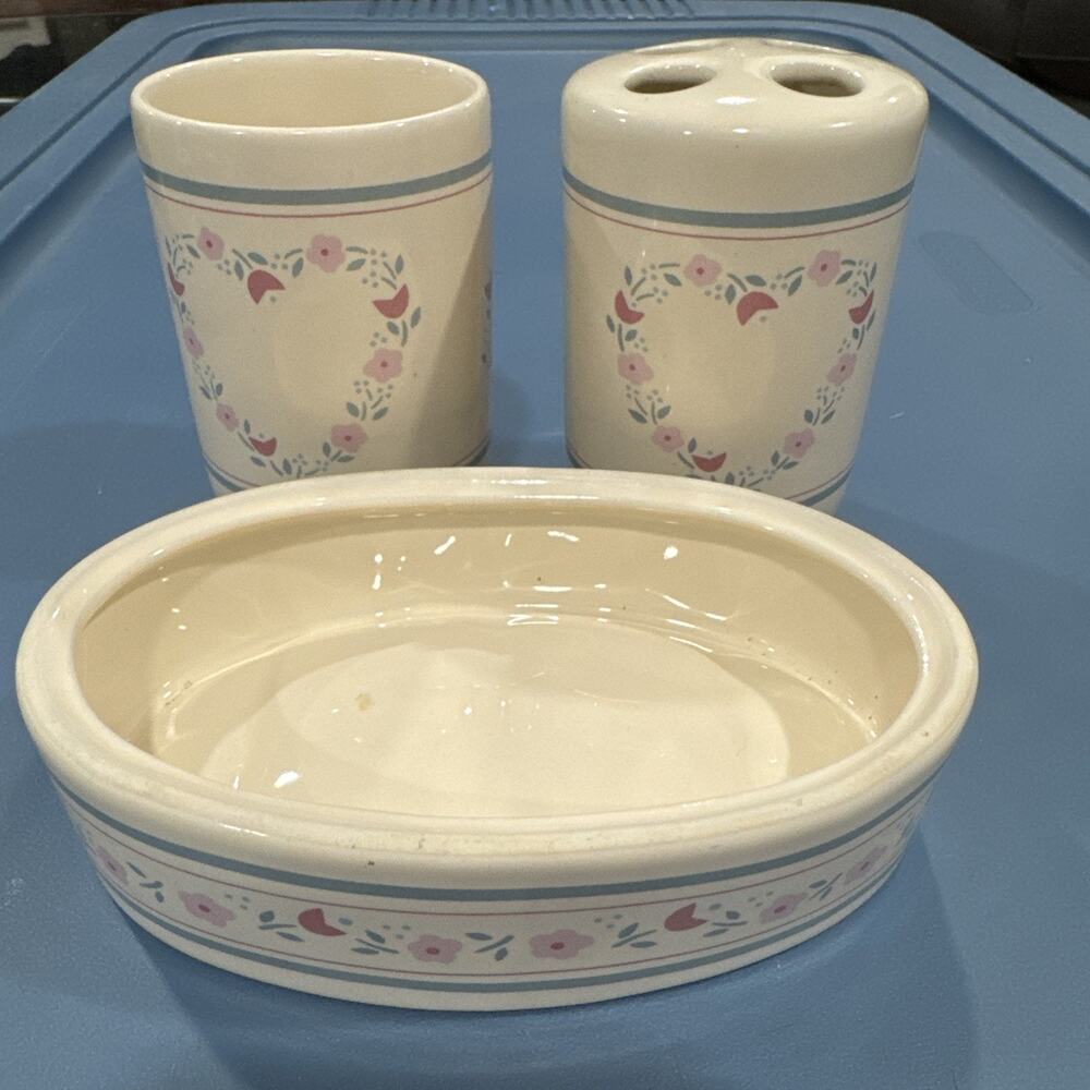 Vtg 3pc Set Ceramic Bathroom Accessories White/pink/blue